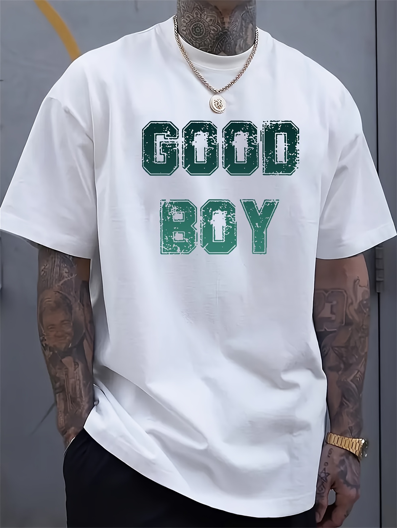 Men Formal Wear Shirts - メンズ「Good Boy」プリントTシャツ、白地に緑の太字、柔らかく伸縮性のあるニット生地、カジュアルにもフォーマルにも最適、洗濯機で洗えます、オールシーズン対応、ストリートスタイルの都会的なファッション、通気性のあるデザイン、トレンドのストリートウェア