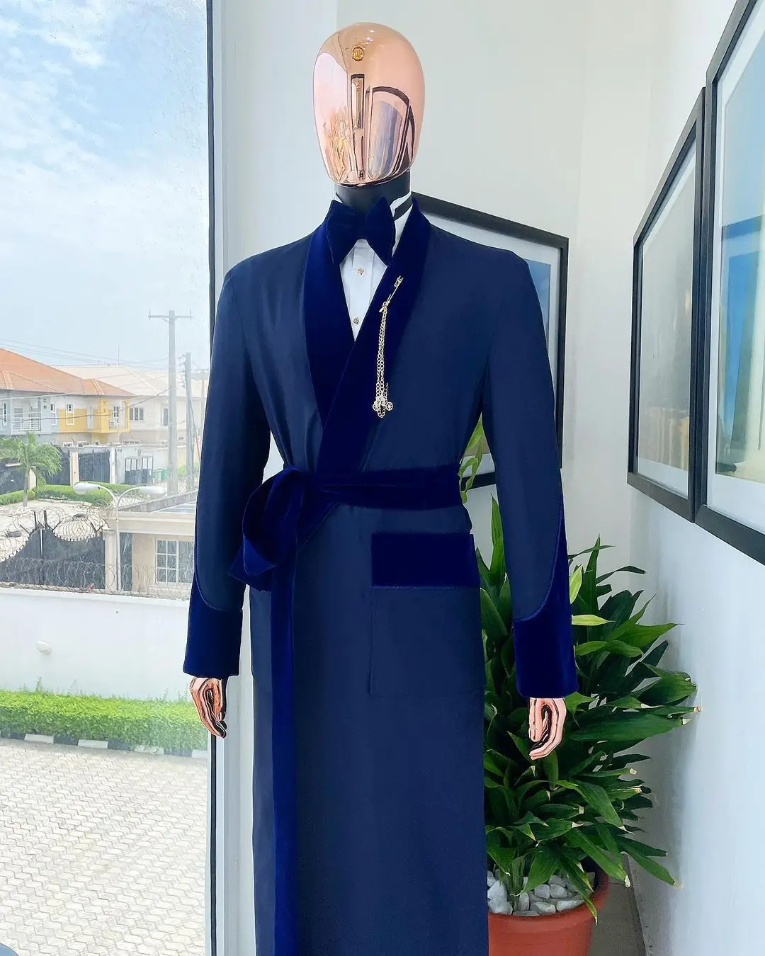 メンズテーラーメイドロイヤルブルースーツ、ベルト付きロングジ - Men Formal Wear For Wedding のレビューと価格